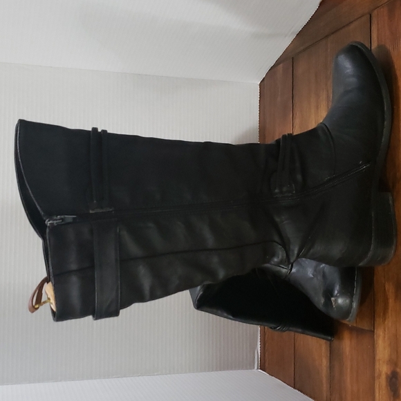 Boots - Picture 4 of 6